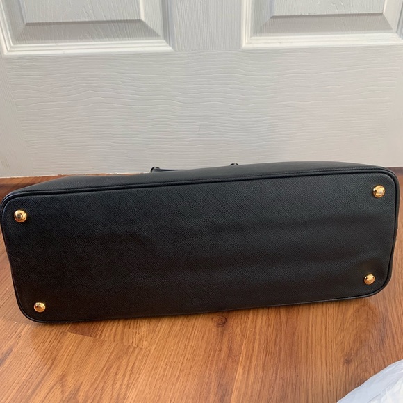🖤STUNNING PRADA BAULETTO SAFFIANO LUXNERO TOTE🖤 - Picture 8 of 8